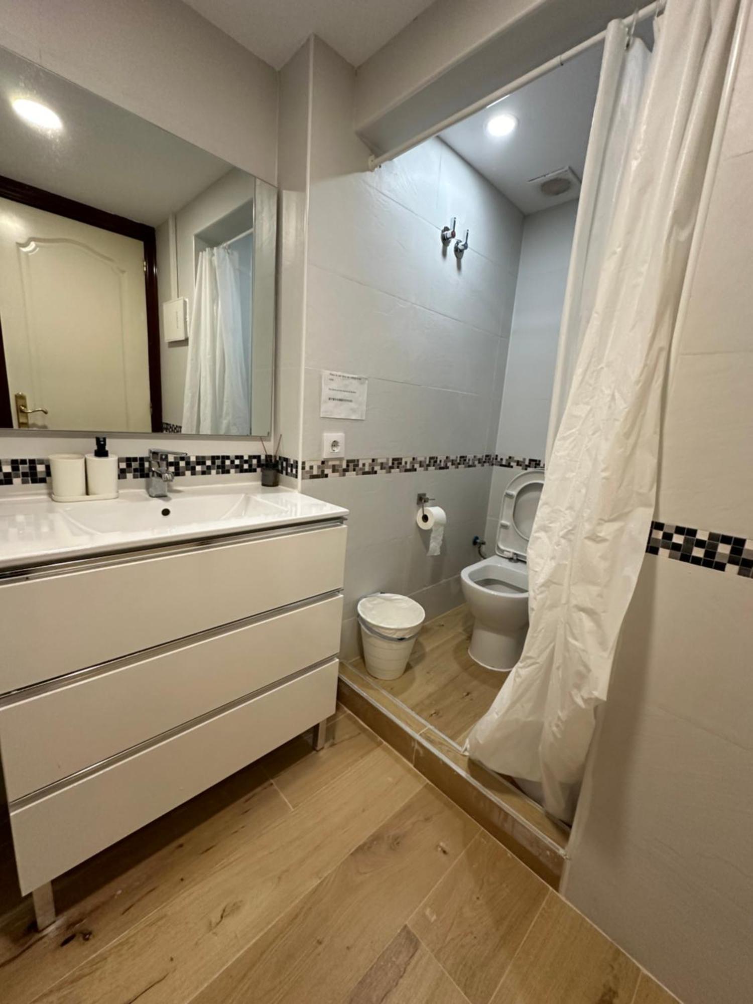 Fudodo舒适3 Beds Hotel Оспиталет де Лобрегат Екстериор снимка